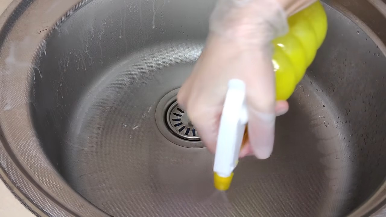 Dish Soap Lemon Cleaning Mix