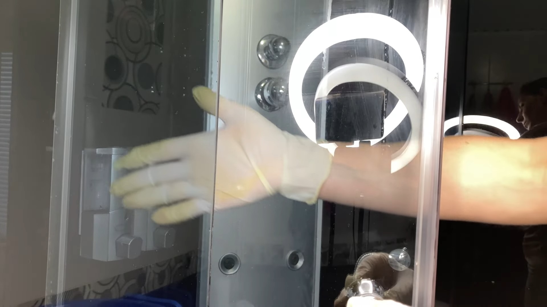 Dish soap vinegar cleaning