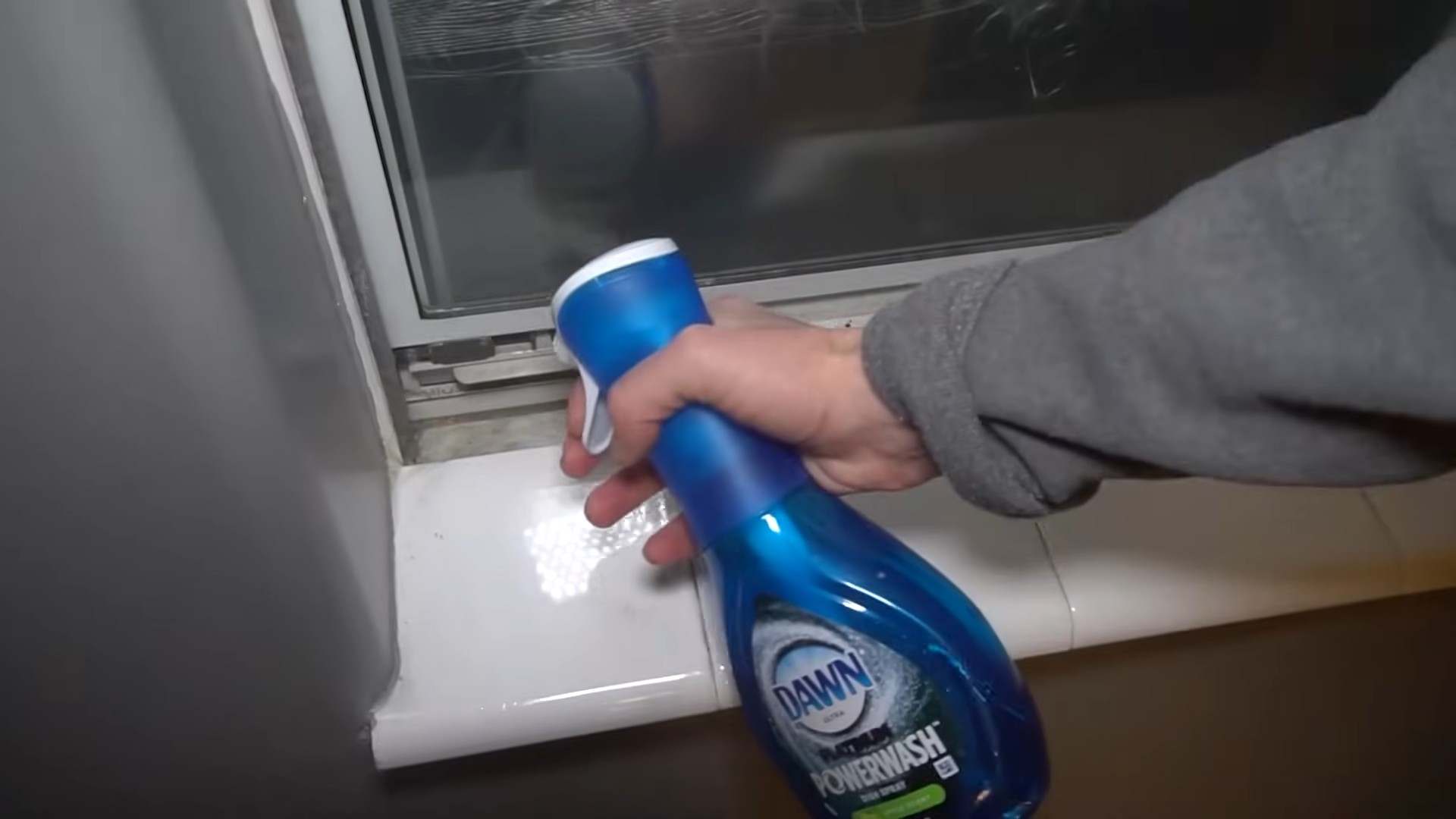 Dawn dish soap cleaning hacks